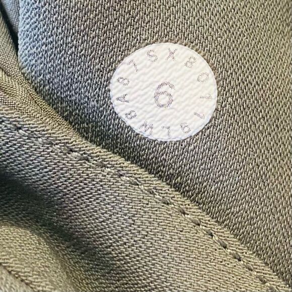 Lululemon On The Fly Skirt Pockets Cinch Waist Travel Womens Size 6 Grey Sage - Picture 9 of 9